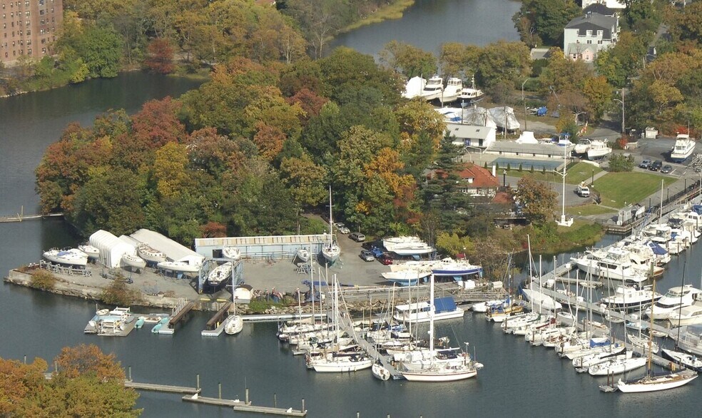 More Photos Of 101 Harbor Ln W, New Rochelle Marina For Sale