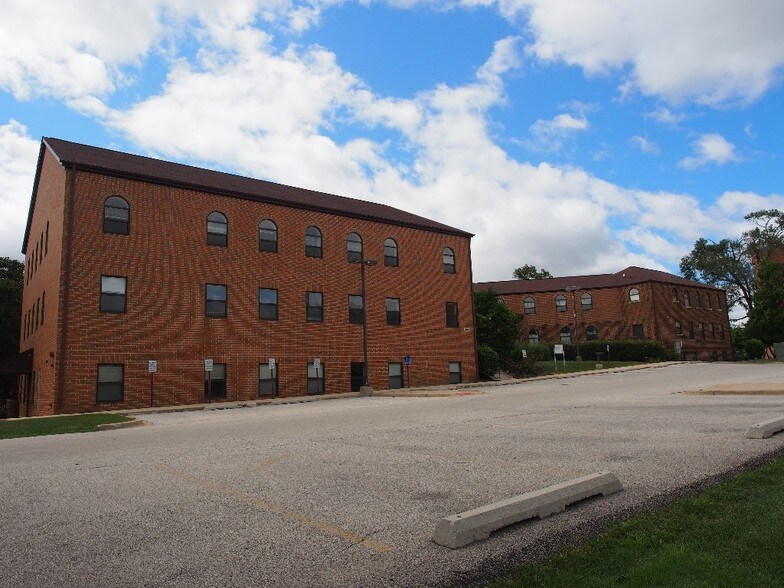 More Photos Of 329-331 S York Rd, Bensenville Daycare Center For Lease