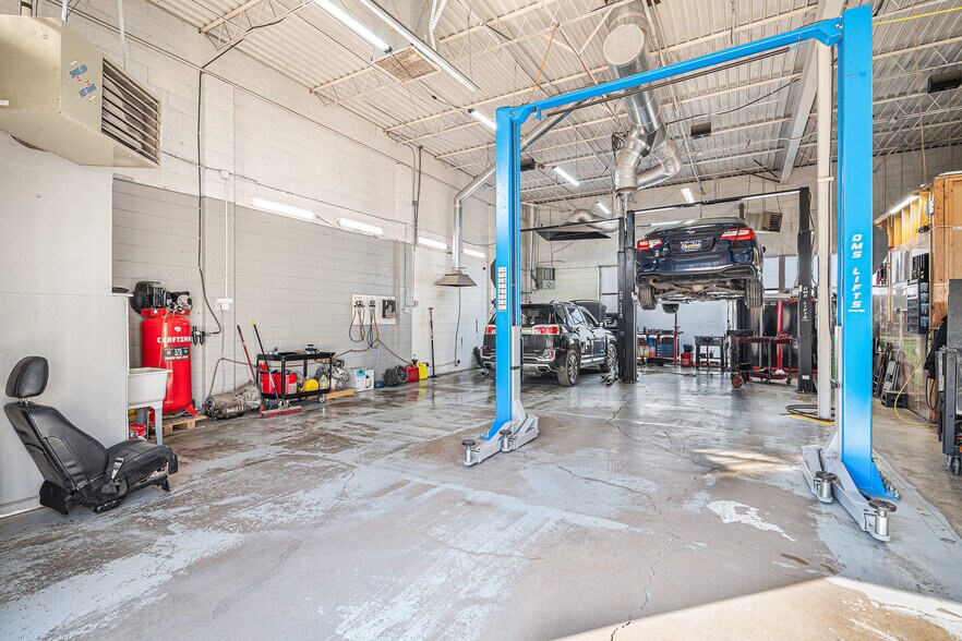 More Photos Of 324 W Hampden Ave, Englewood Auto Repair For Lease