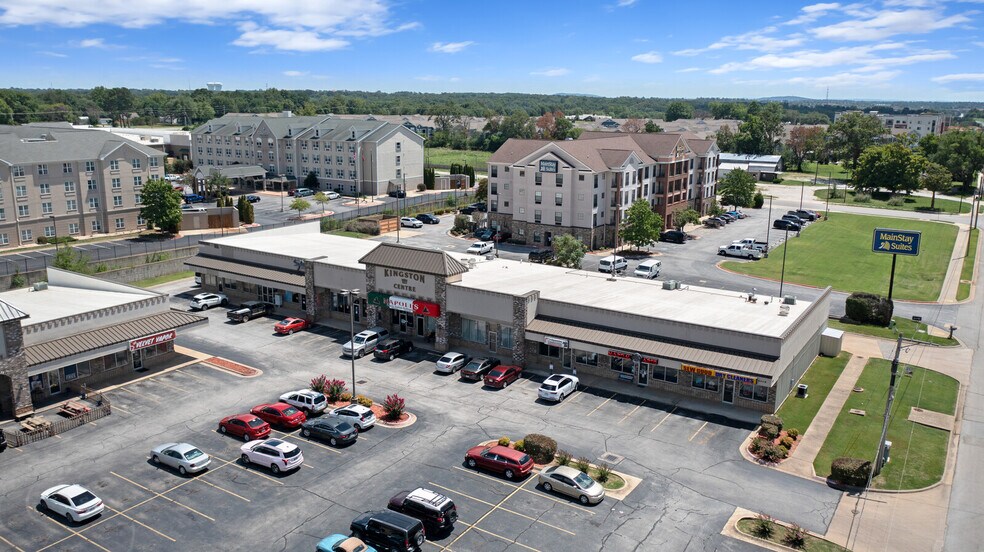 More Photos Of 4408 W Walnut St, Rogers Unknown For Lease