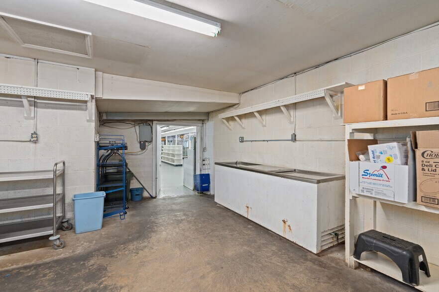 More Photos Of 8275 Carolina Blvd, Clyde General Retail For Sale