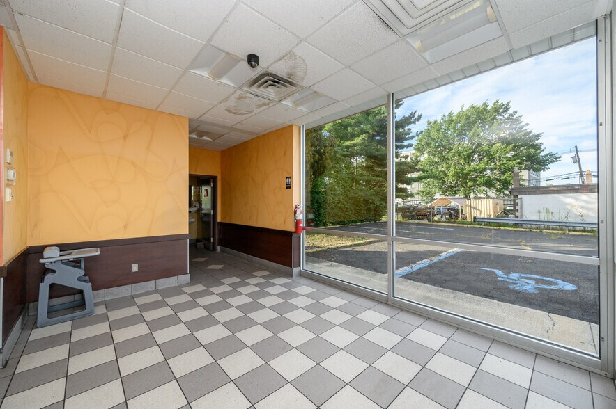 More Photos Of 343 State Route 17, Hasbrouck Heights Fast Food For Lease