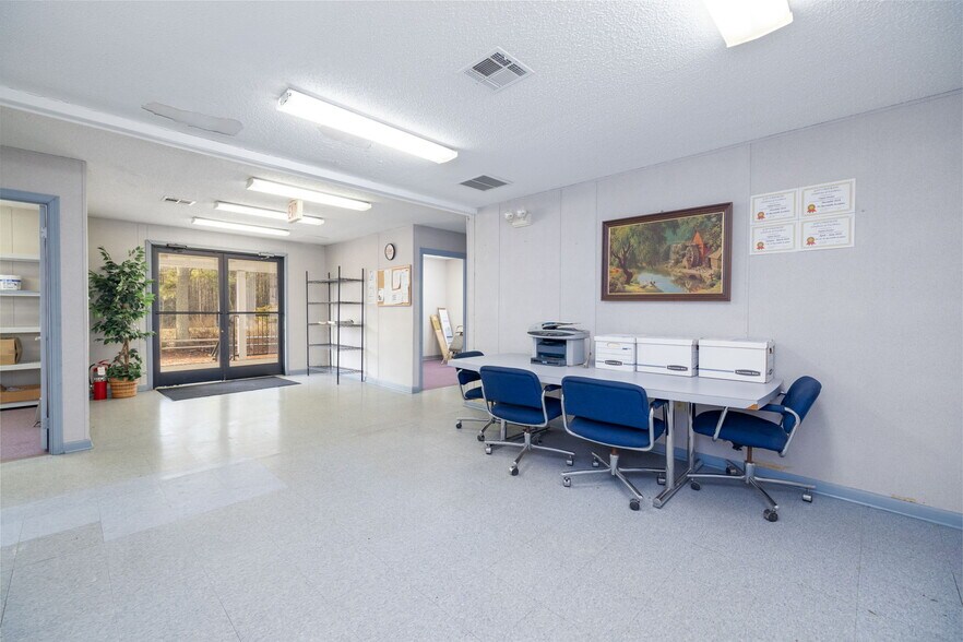 More Photos Of 23197 Governor Harrison Pky, Freeman Storefront Retail Office For Sale