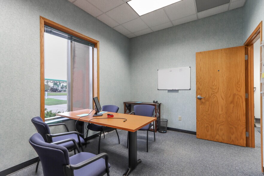 More Photos Of 10208 Park Plz, Rothschild Office For Lease
