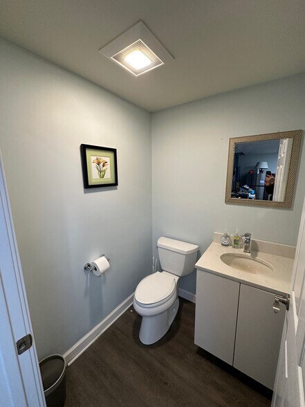 More Photos Of 116-134 Peterson Rd, Libertyville Unknown For Lease