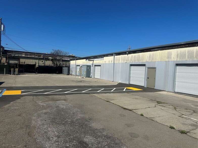 More Photos Of 2650 Magnolia St, Oakland Warehouse For Sale