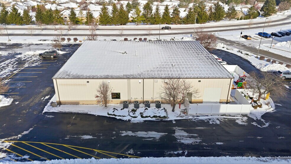 More Photos Of 5511 Coventry Ln, Fort Wayne Freestanding For Sale