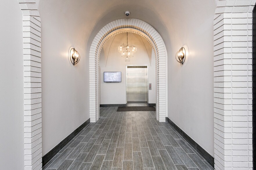 More Photos Of 101 E Silver Springs Blvd, Ocala Office For Sale