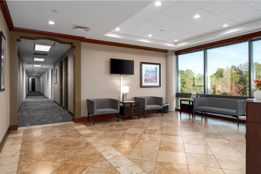 More Photos Of 1-2 Chase Corporate Dr, Hoover Business Park For Lease