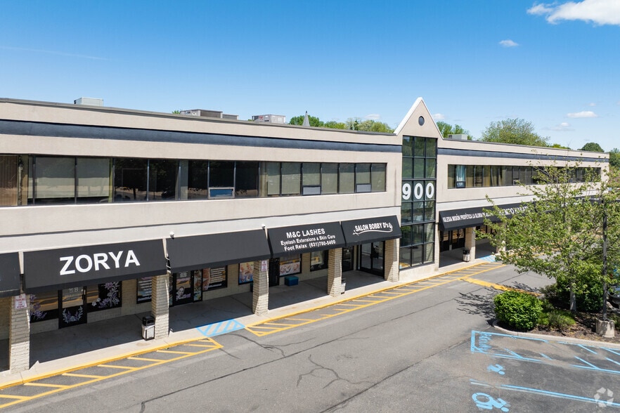 More Photos Of 900 Wheeler Rd, Hauppauge Storefront Retail Office For Lease