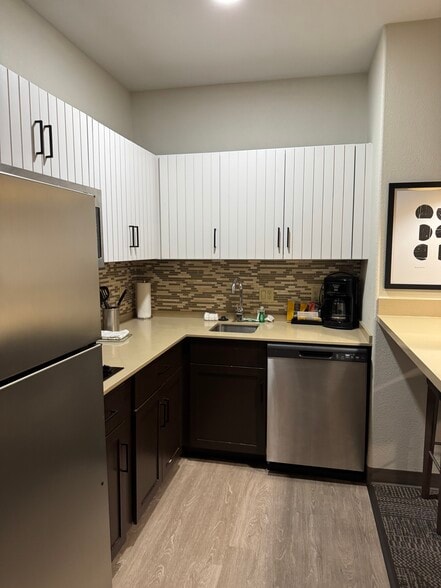 More Photos Of 11101 Fountain Lake Dr, Stafford Hotel For Sale