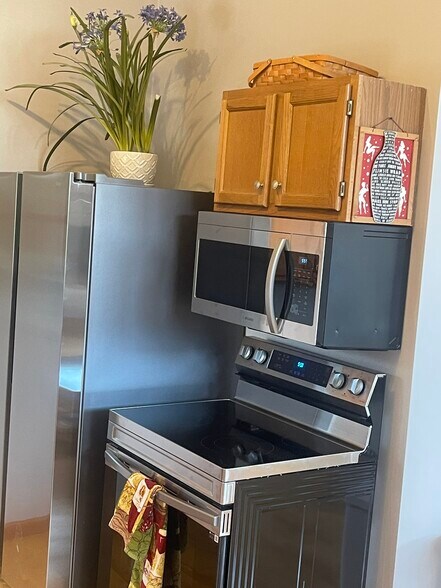 More Photos Of 3600 Riverside Dr, Crystal Lake Storefront Retail Residential For Sale