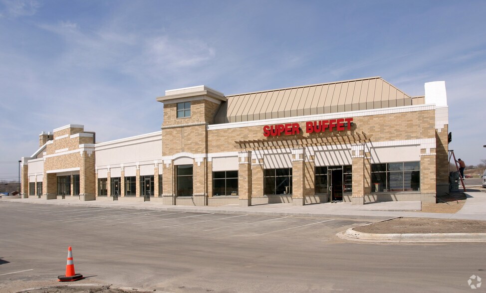 More Photos Of 104-114 Pioneer Trl, Chaska General Retail For Lease