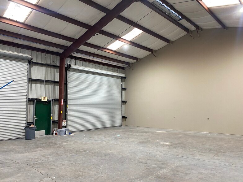 More Photos Of 743 Wesley Ave, Tarpon Springs Warehouse For Lease