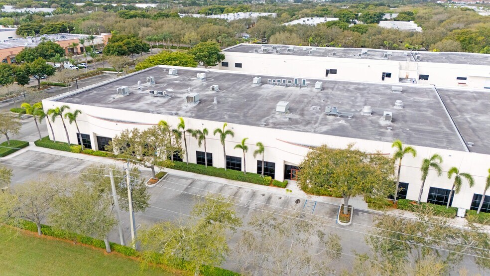 More Photos Of 2805-2889 N Commerce Pky, Miramar Distribution For Lease