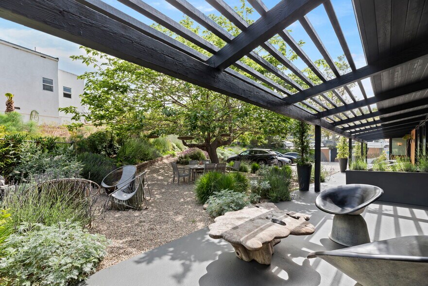 More Photos Of 29170 Heathercliff Rd, Malibu Office For Lease