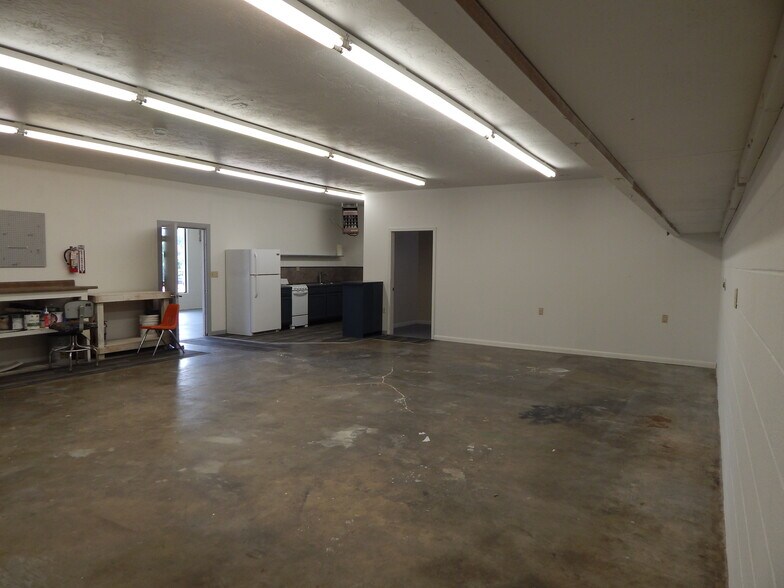 More Photos Of 728 SE Rice Ave, Roseburg Freestanding For Lease