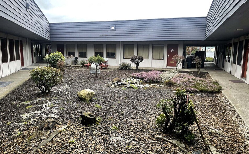 More Photos Of 8700 SW Barbur Ct, Portland Office For Lease