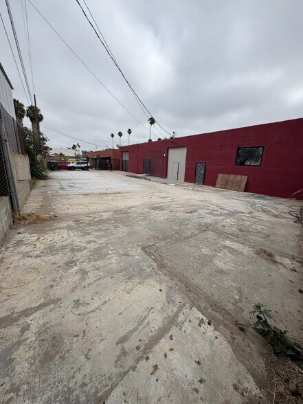 More Photos Of 13413 S Broadway, Los Angeles Manufacturing For Sale