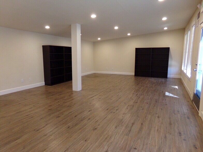 More Photos Of 9792 Highway 99, Live Oak Office For Lease