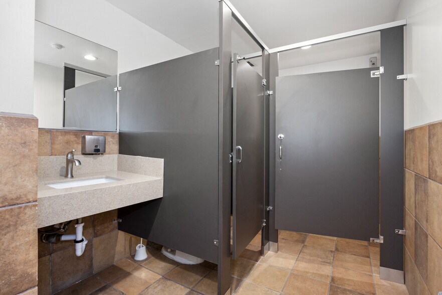 More Photos Of 250 El Camino Real, Tustin Office For Lease