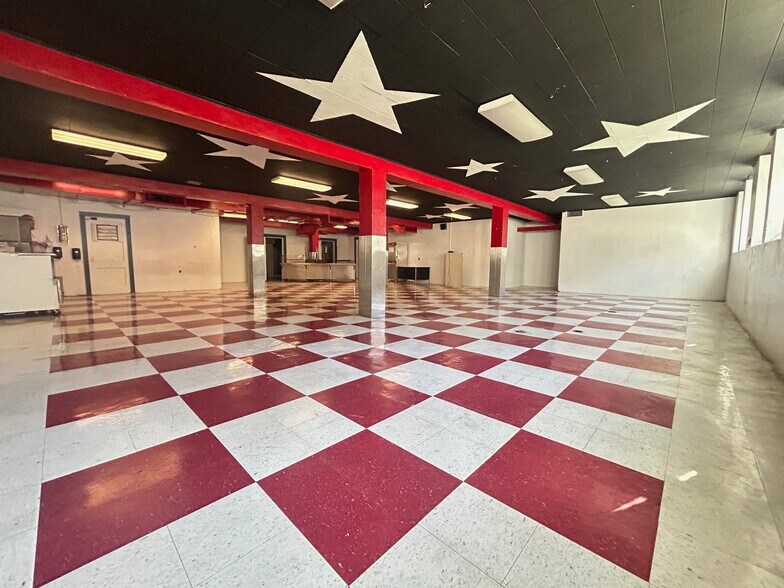 More Photos Of 709 Deacon St, Hebron Schools For Lease