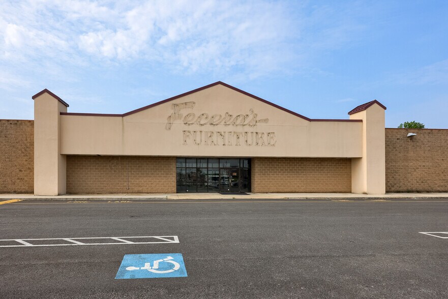 More Photos Of 4710 Penn Ave, Sinking Spring Freestanding For Lease