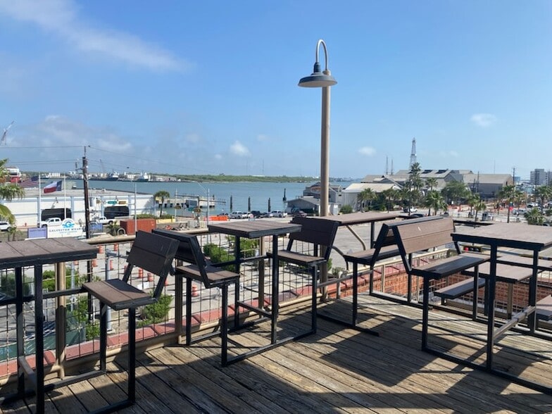 More Photos Of 111 23rd St, Galveston Bar For Lease