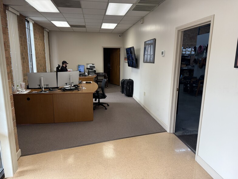 More Photos Of 1920 Freedom Dr, Charlotte Warehouse For Lease