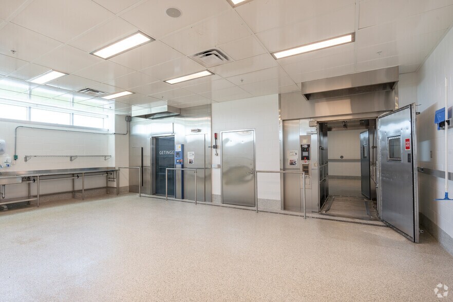 More Photos Of 311 Pennington Rocky Hill Rd, Pennington Unknown For Lease