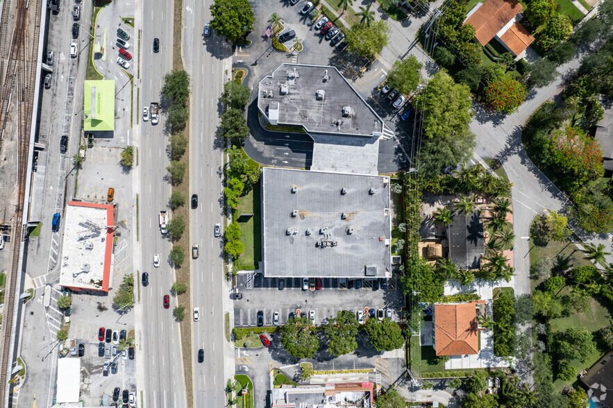 More Photos Of 9171 S Dixie Hwy, Pinecrest Freestanding For Lease