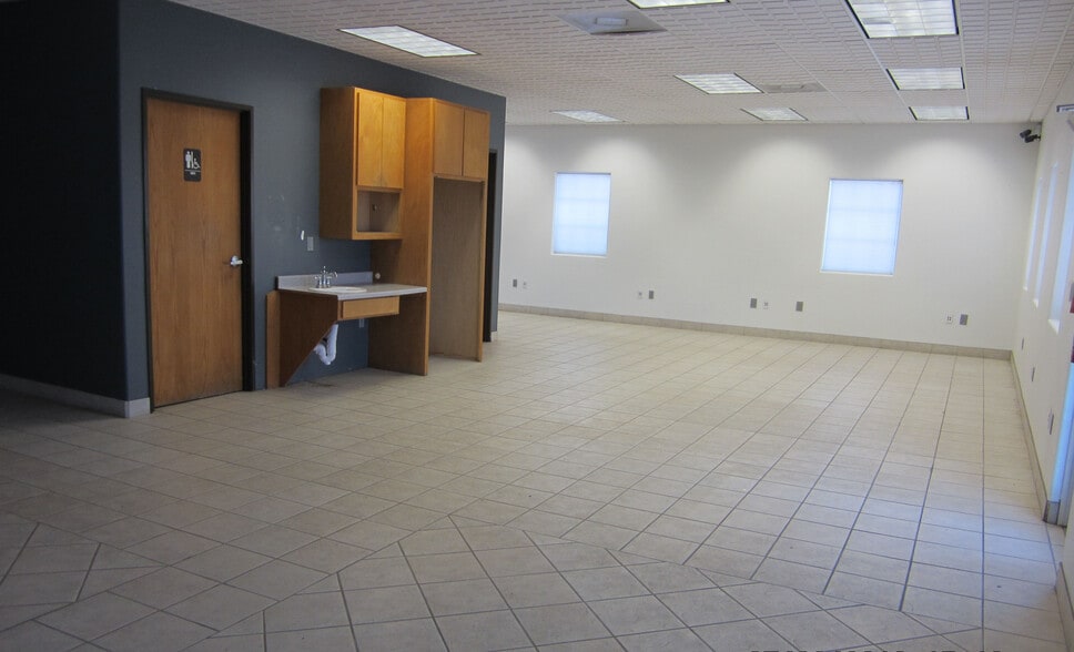 More Photos Of 1425 Universal City Blvd, Universal City Office For Lease