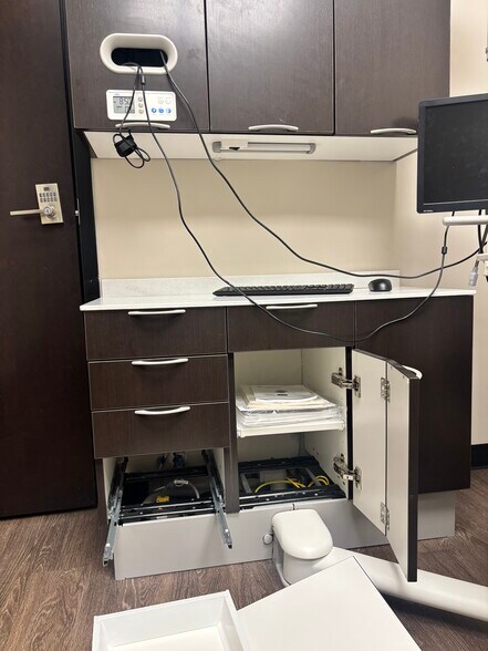 More Photos Of 737 W Green Meadows Dr, Greenfield Medical For Lease