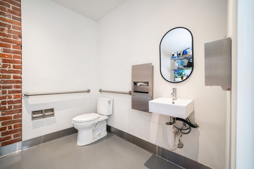 More Photos Of 1359 S Hope St, Los Angeles Warehouse For Sale