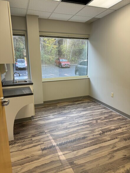 More Photos Of 2400 Corporate Dr, Wexford Medical For Lease
