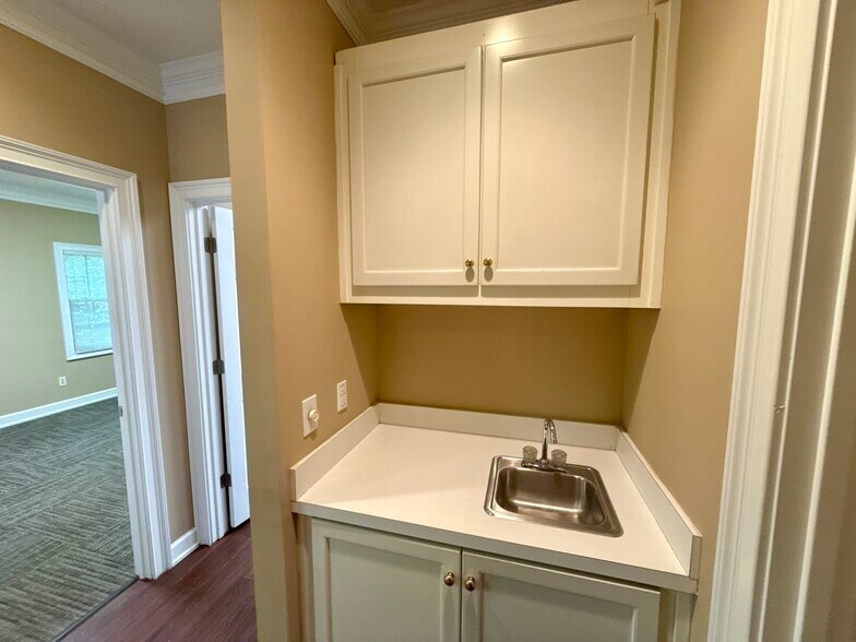 More Photos Of 500 Sun Valley Dr, Roswell Office For Sale