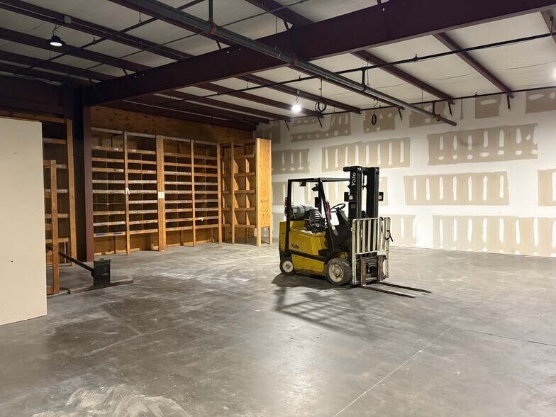 More Photos Of 124 Mead Rd, Hardeeville Warehouse For Lease