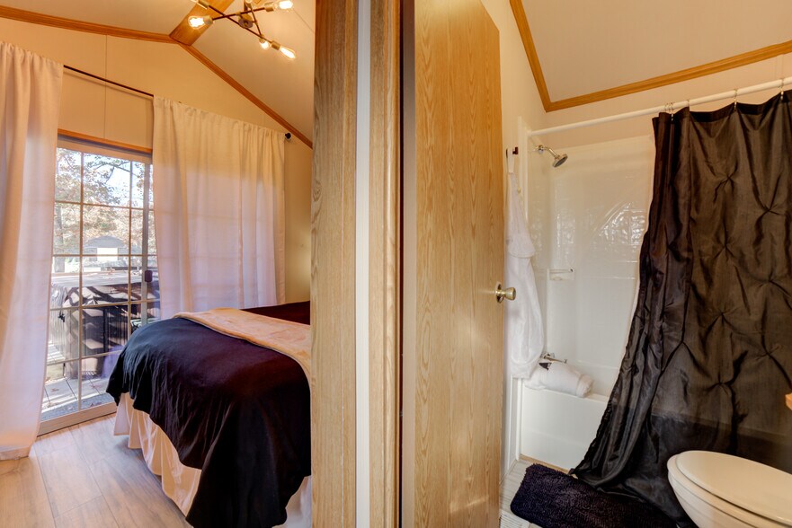 More Photos Of 446724 E 390 Rd, Langley Hotel For Sale