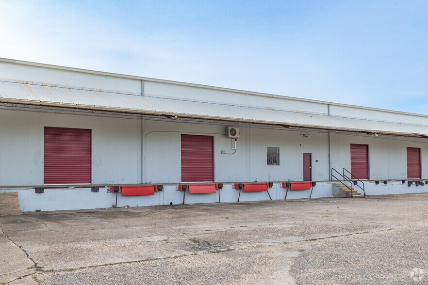 More Photos Of 3404 Moffett Rd, Mobile Distribution For Lease