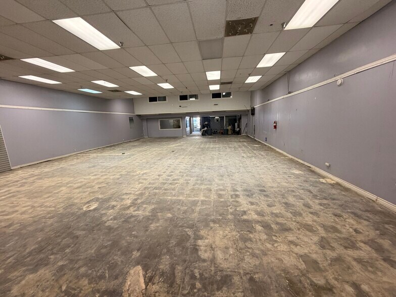 More Photos Of 5645 Hollywood Blvd, Hollywood Storefront For Lease