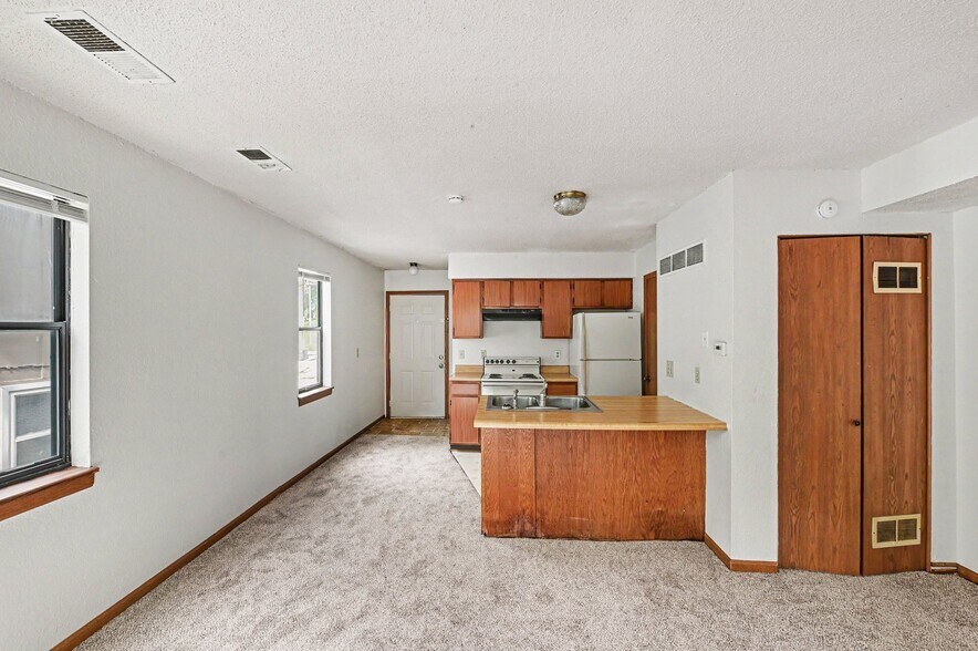 More Photos Of 8213 N Everton Ave, Kansas City Multifamily For Sale