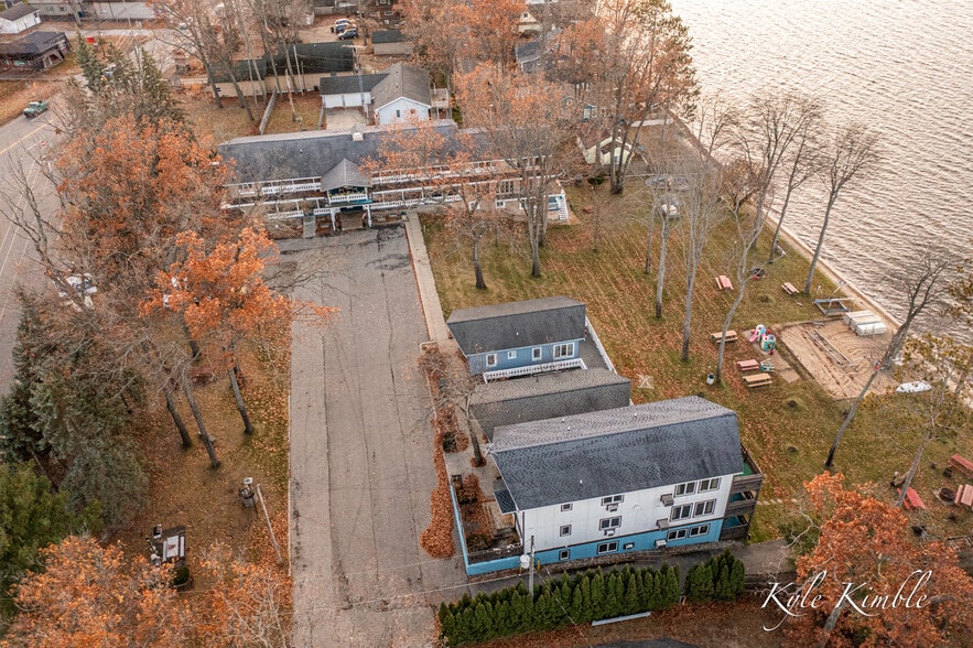 More Photos Of 104 W Houghton Lake Dr, Prudenville Hotel For Sale