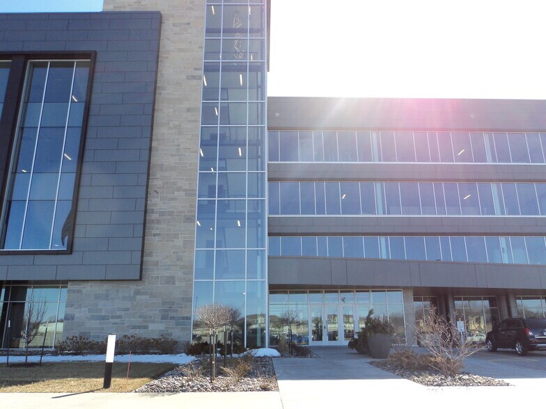 More Photos Of 2020 Innovation Ct, De Pere Office For Lease