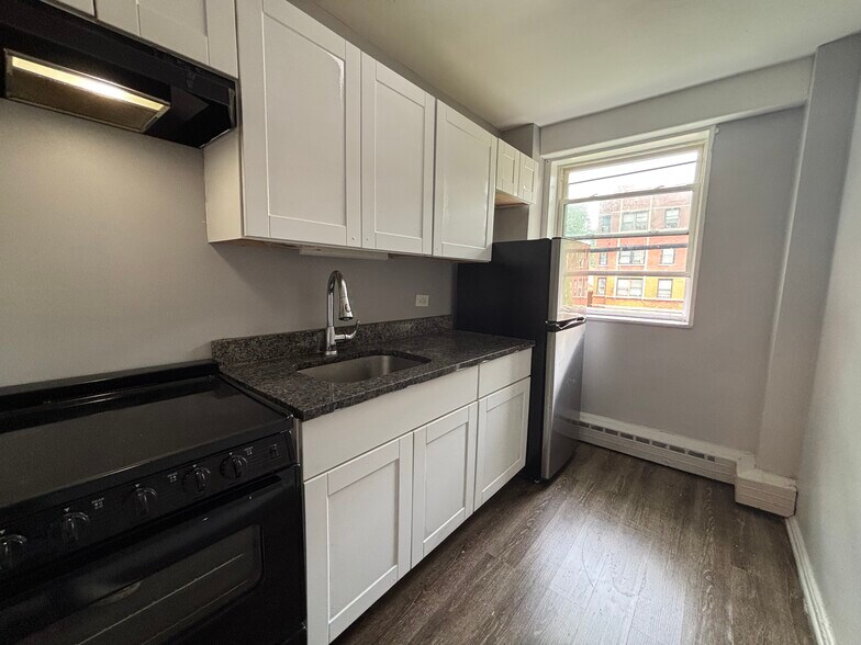 More Photos Of 3075 E Cheltenham Pl, Chicago Apartments For Sale