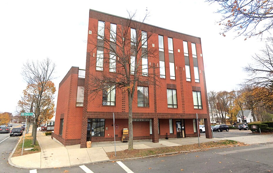More Photos Of 333 North Ave, Wakefield Office For Lease