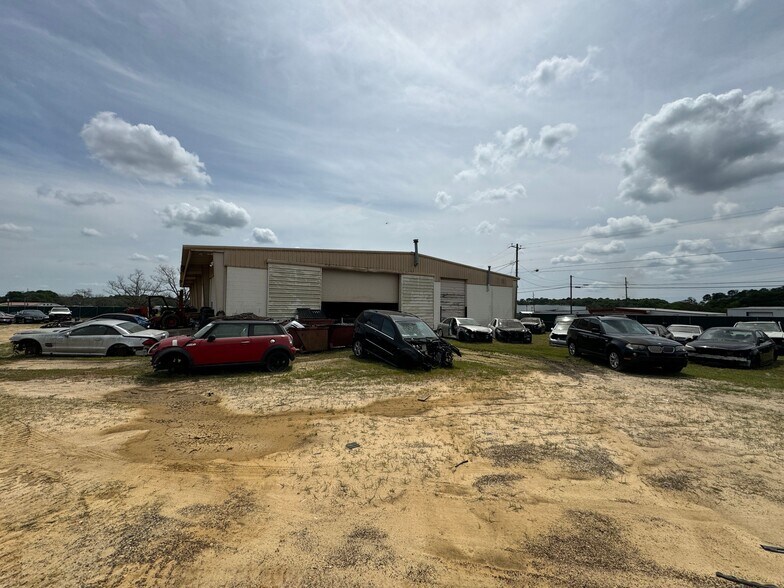 More Photos Of 2032 Sylvester Dr, Moultrie Warehouse For Sale