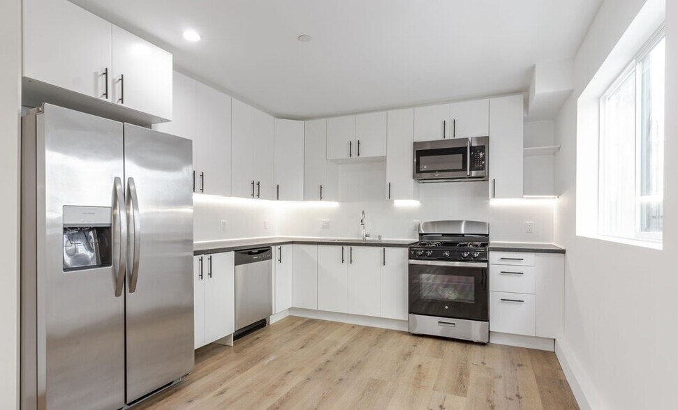 More Photos Of 10821 Hartsook St, North Hollywood Apartments For Sale