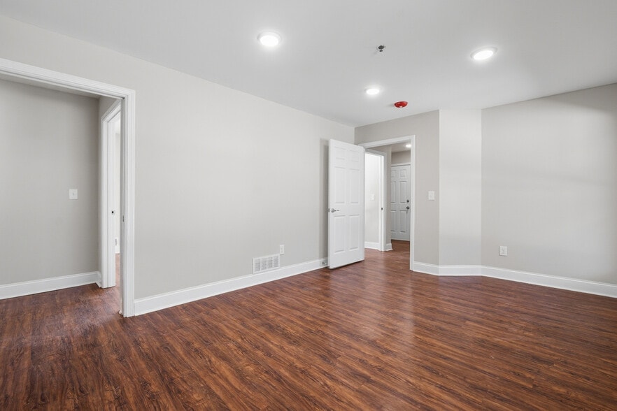 More Photos Of 2239 Scenic Dr, Snellville Office For Sale