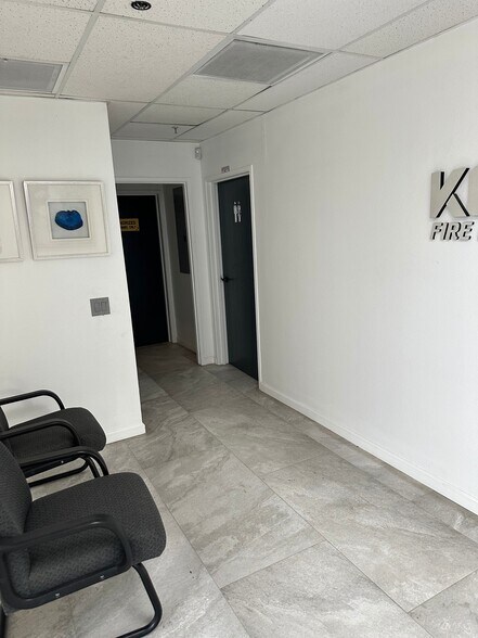 More Photos Of 77530 Enfield Ln, Palm Desert Showroom For Sale