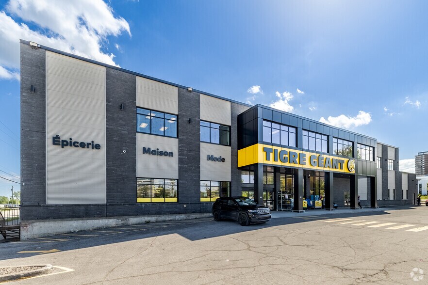 Primary Photo Of 9 Boul Montclair, Gatineau Department Store For Sale
